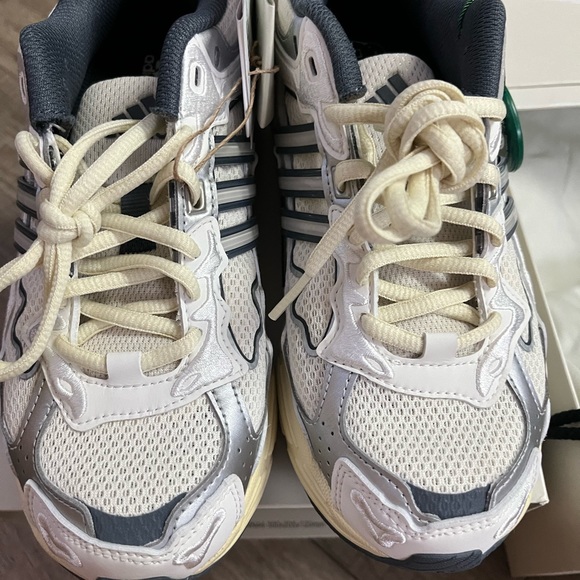 Adidas Bad Bunny Response CL main image 9